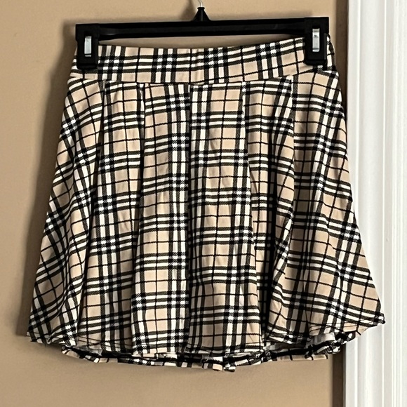 Rue21 Dresses & Skirts - Rue21 Pleated Plaid Preppy Tan Mini Skirt